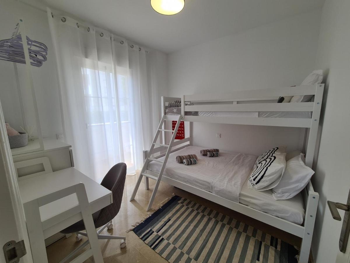 Seaside Serenity - Stylish Apartment With Spectacular Views Manilva Kültér fotó