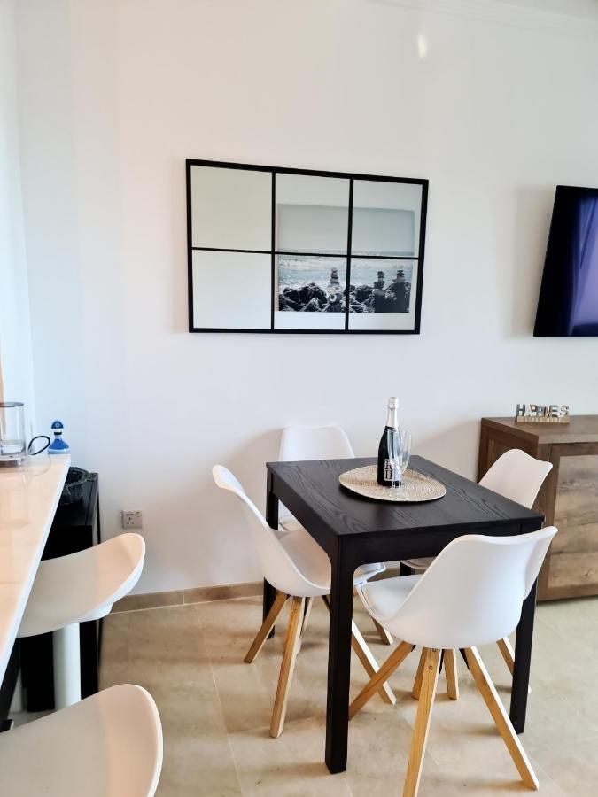 Seaside Serenity - Stylish Apartment With Spectacular Views Manilva Kültér fotó