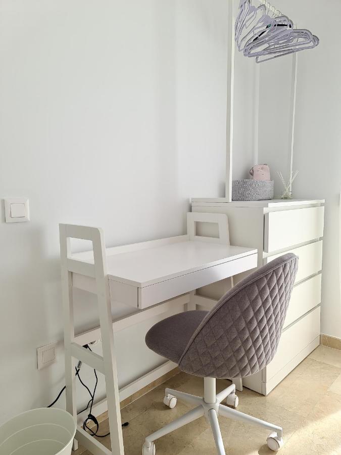 Seaside Serenity - Stylish Apartment With Spectacular Views Manilva Kültér fotó