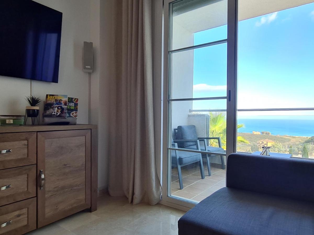 Seaside Serenity - Stylish Apartment With Spectacular Views Manilva Kültér fotó