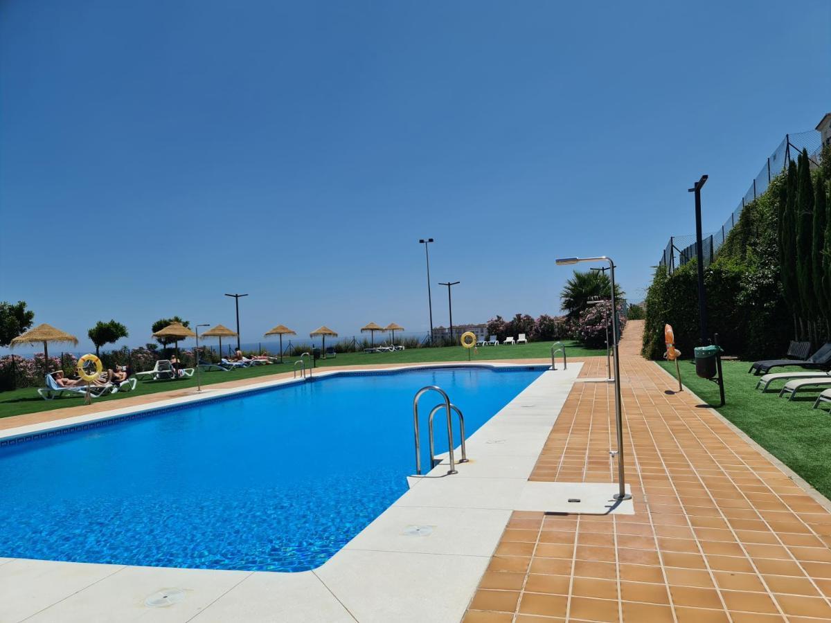 Seaside Serenity - Stylish Apartment With Spectacular Views Manilva Kültér fotó