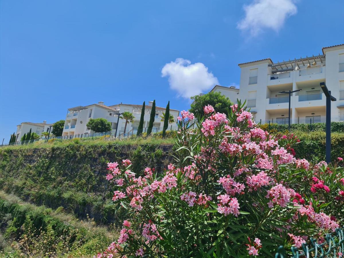 Seaside Serenity - Stylish Apartment With Spectacular Views Manilva Kültér fotó