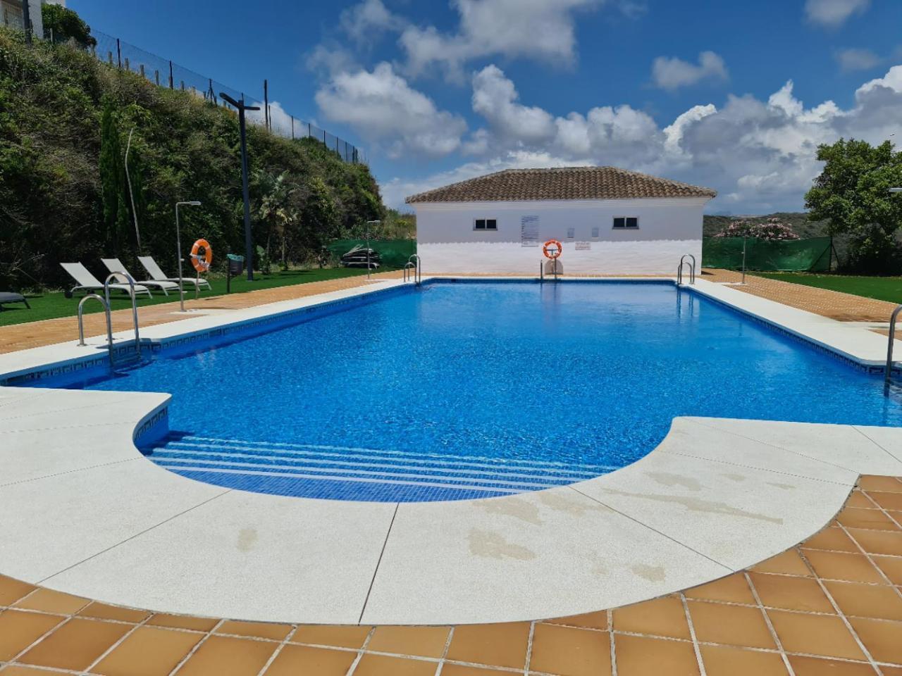 Seaside Serenity - Stylish Apartment With Spectacular Views Manilva Kültér fotó