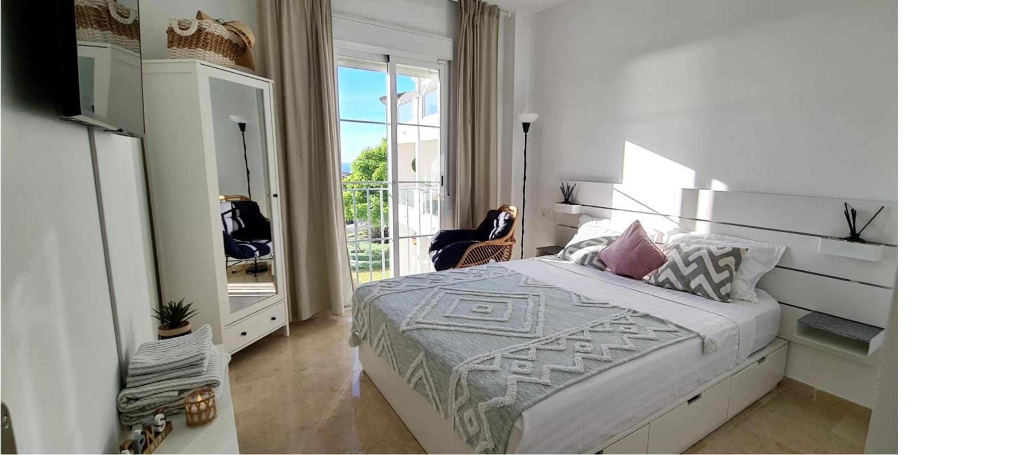 Seaside Serenity - Stylish Apartment With Spectacular Views Manilva Kültér fotó