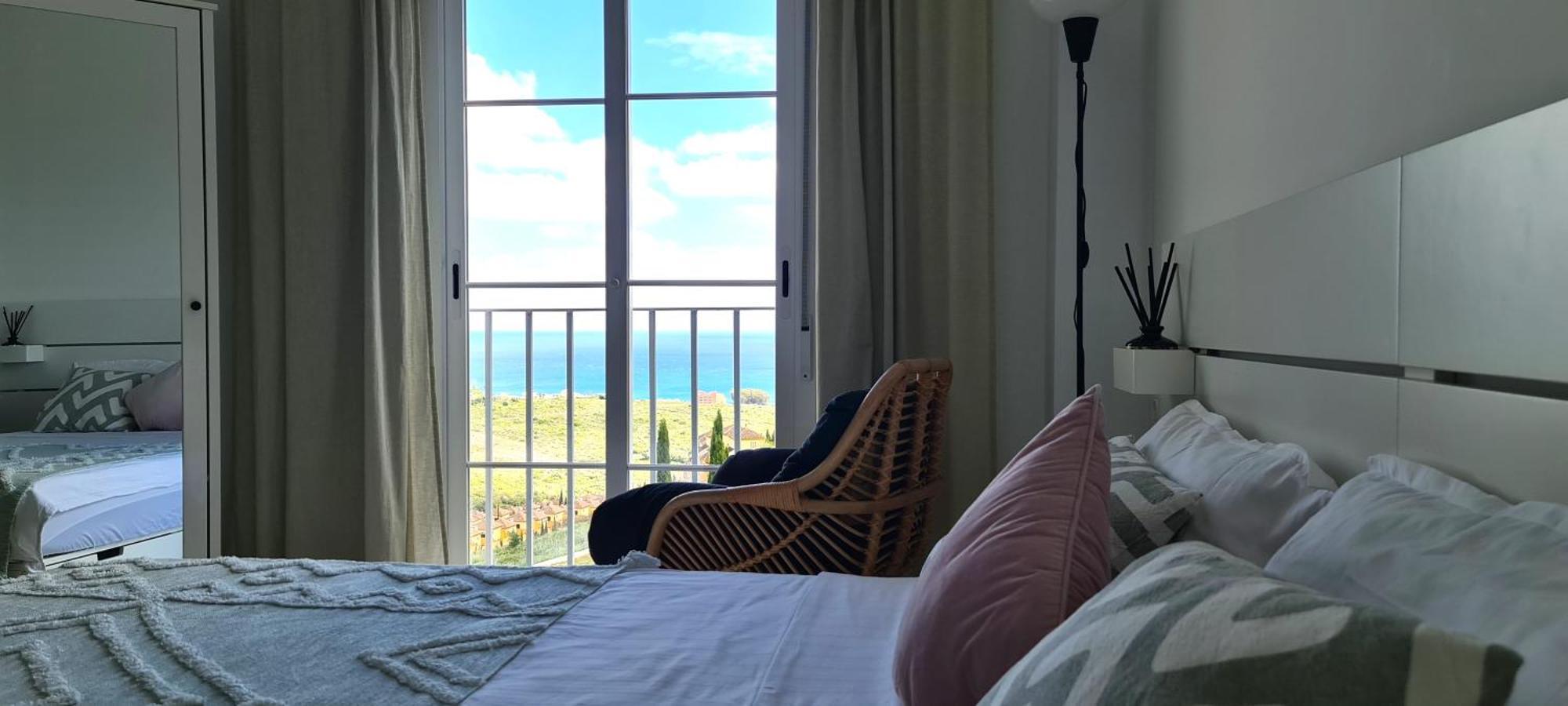 Seaside Serenity - Stylish Apartment With Spectacular Views Manilva Kültér fotó