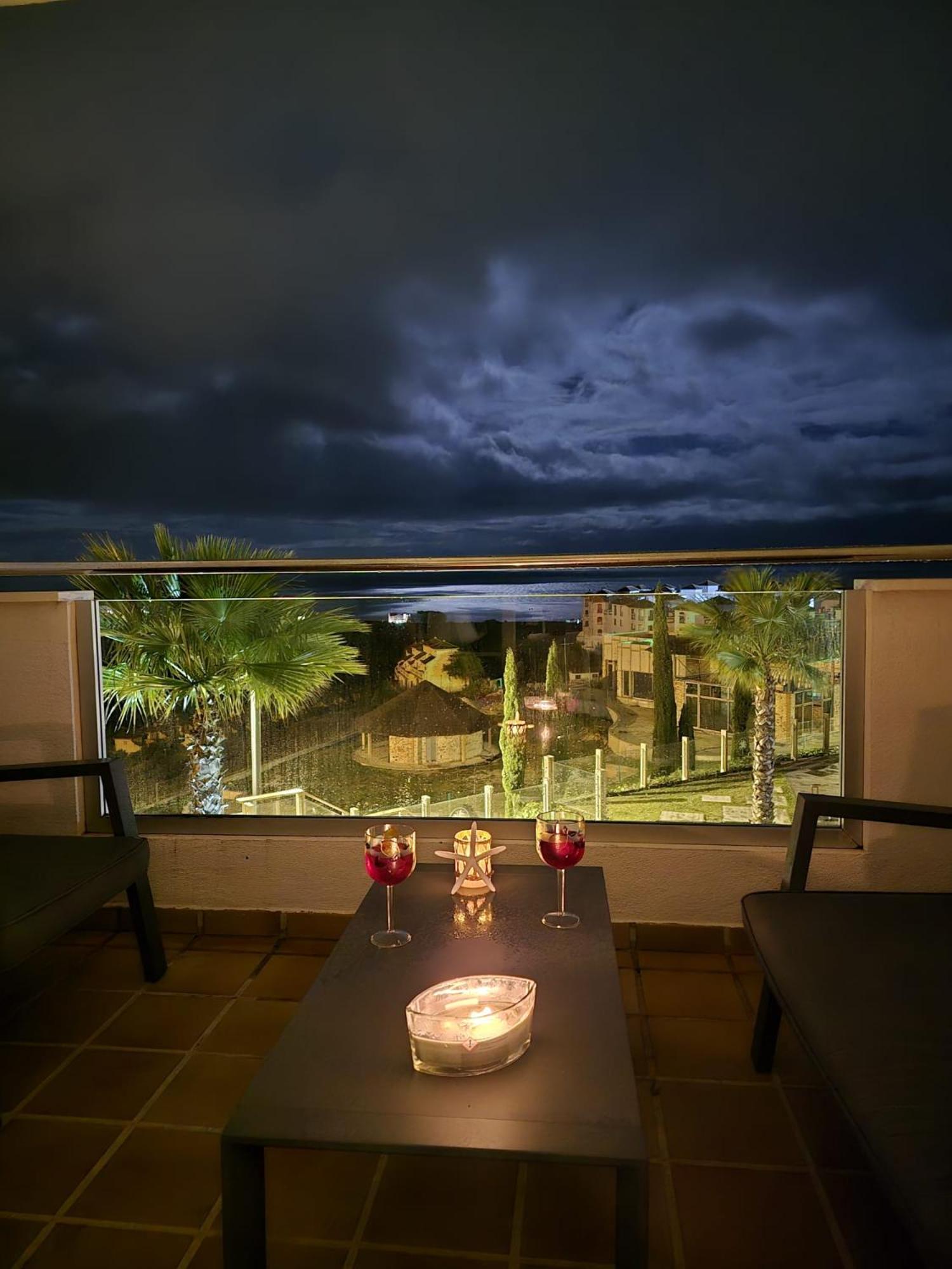 Seaside Serenity - Stylish Apartment With Spectacular Views Manilva Kültér fotó