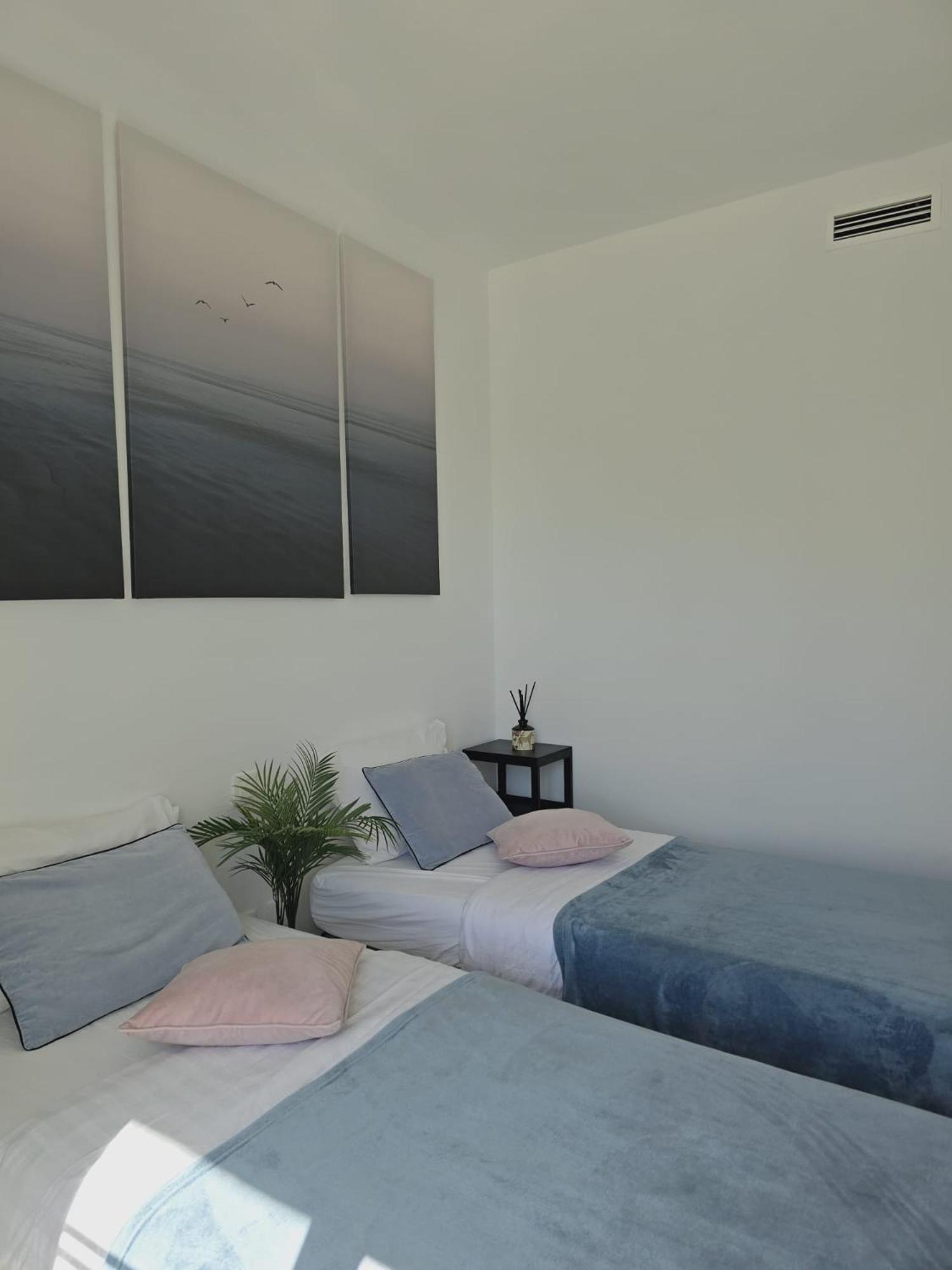 Seaside Serenity - Stylish Apartment With Spectacular Views Manilva Kültér fotó